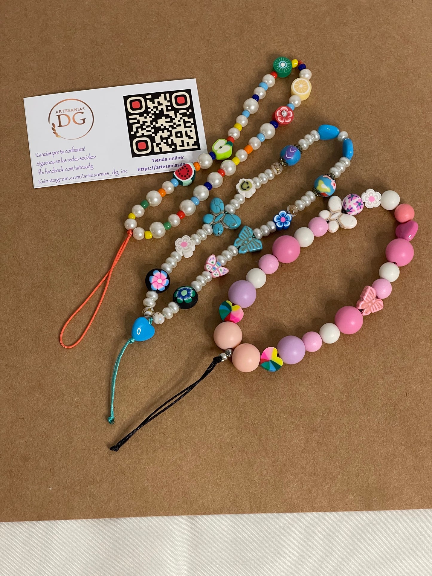 Pulseras y phone strap