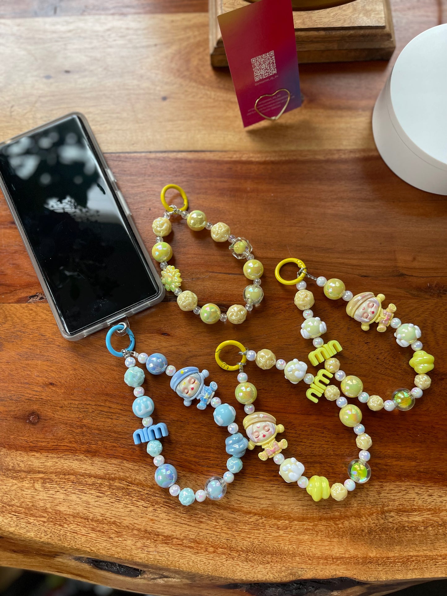 Strap phone