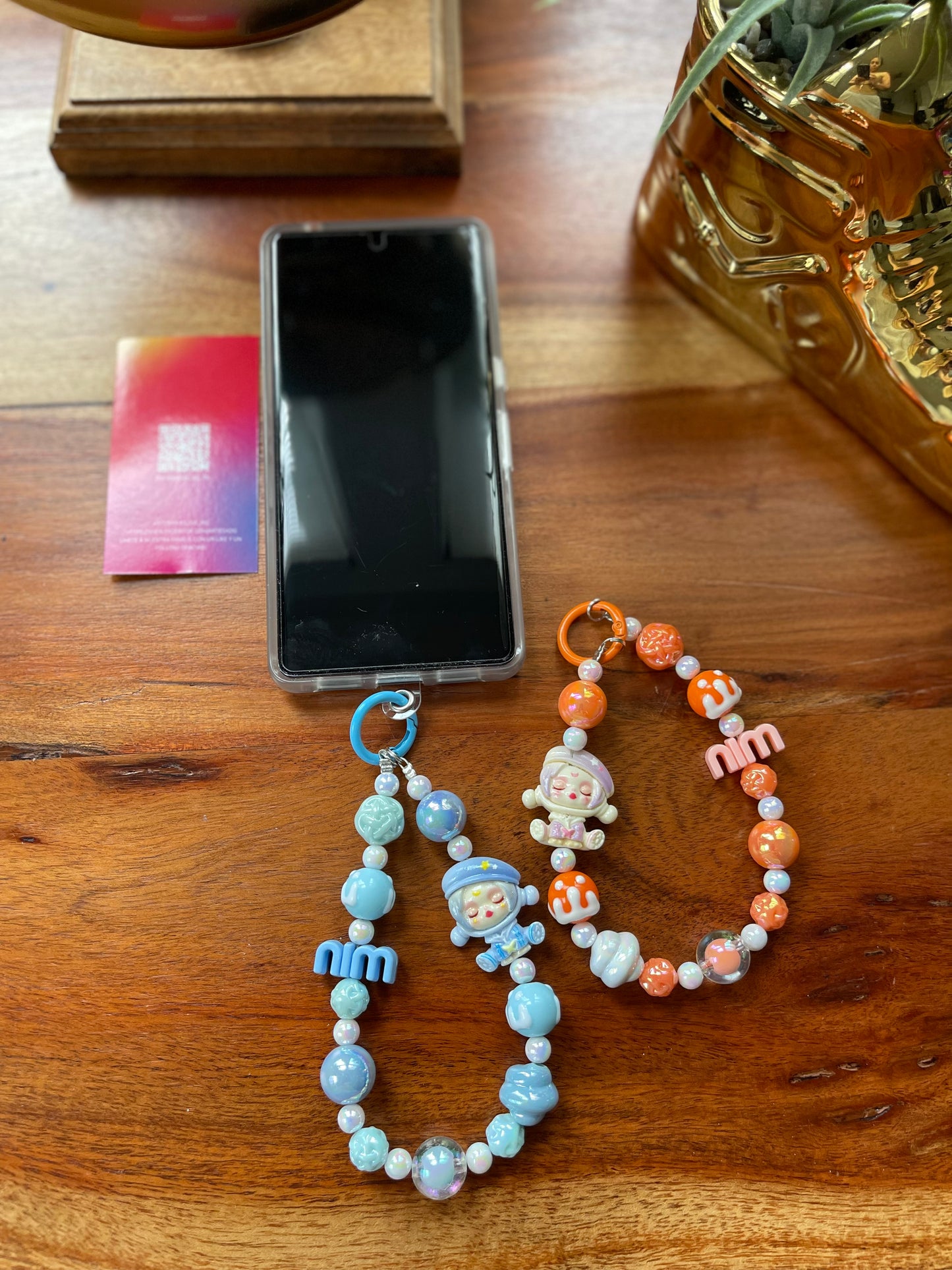 Strap phone