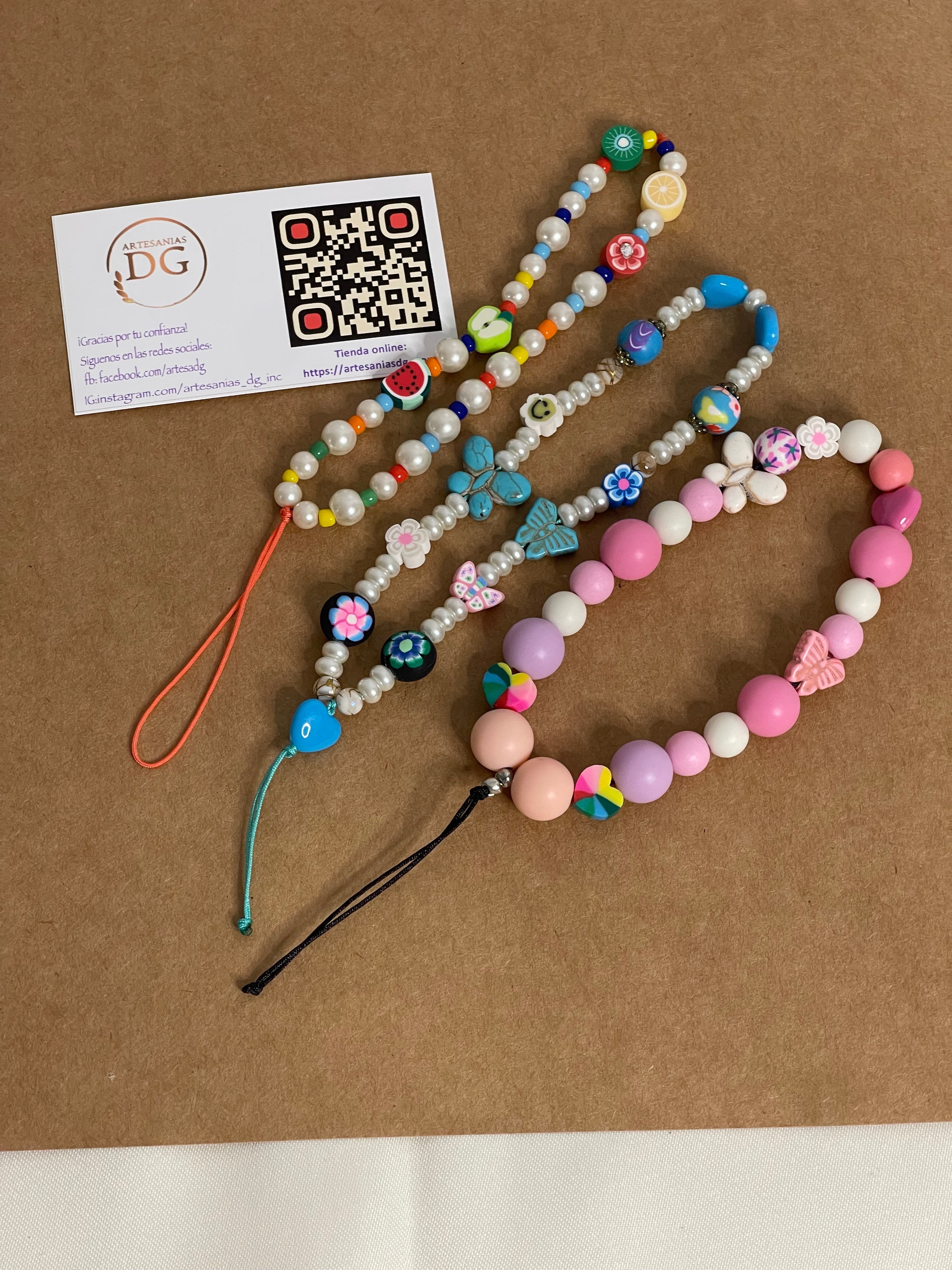 Pulseras y phone strap